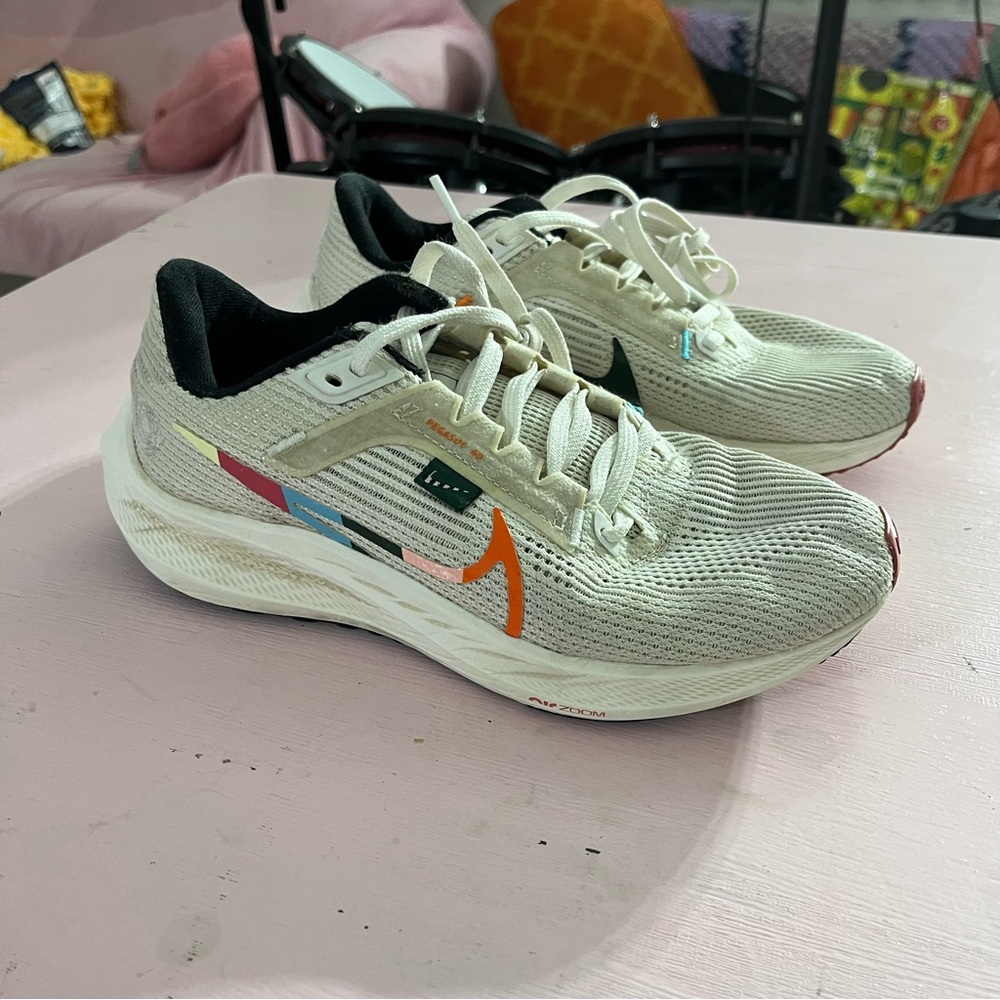 Women's Nike Air Zoom Pegasus 40 "All Petals United" running shoes size 6 used